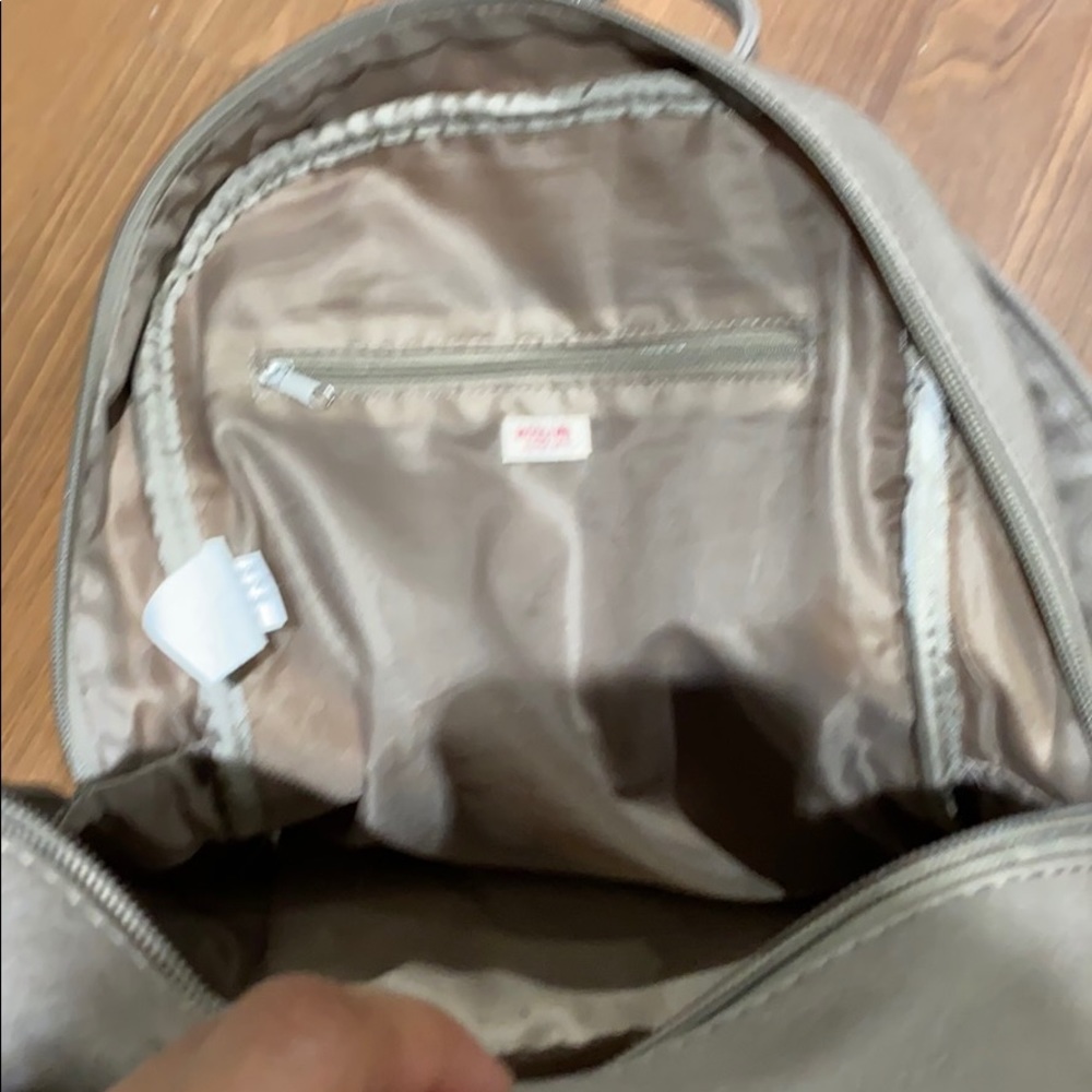 Backpack - Picture 4 of 6